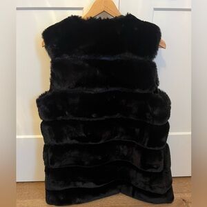 Black faux fur vest size medium